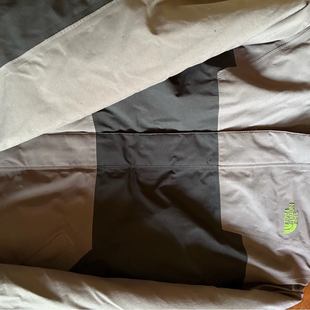 3 The North face  big Kids Blue and Green and grey  Jackets yes all 3 - Picture 6 of 8